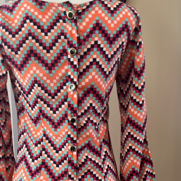 Womens BOHO Mini Shift Dress Medium Orange Chevron Slit Sleeve - Picture 6 of 6